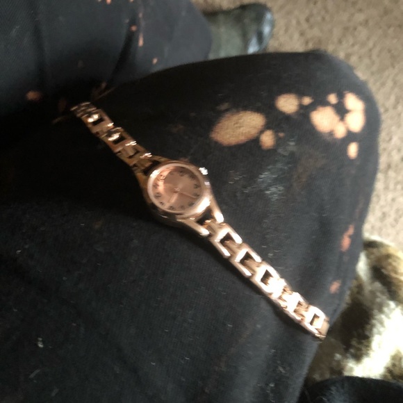 Washed and a car that has 200,100 miles on it - Picture 2 of 5